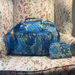 Vera Bradley Doodle Daisy Weekend Bag with small toiletry bag